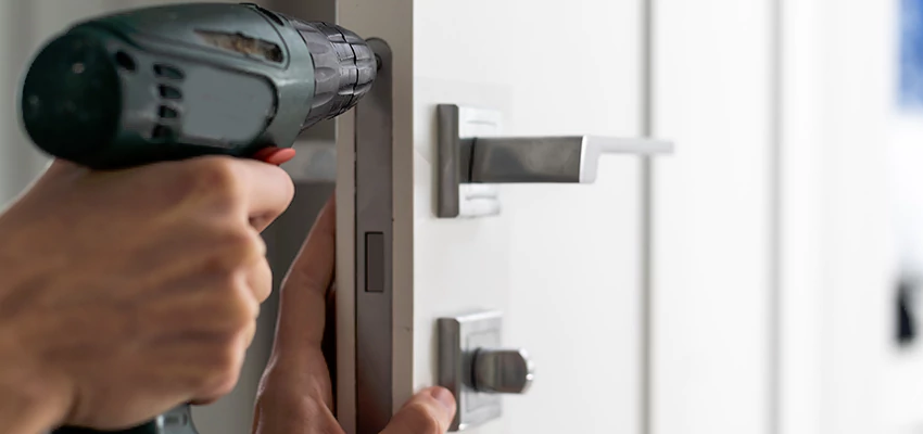 Locksmith For Lock Replacement Near Me in Castaic, CA
