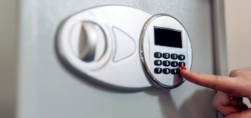 Jewelry Safe Cracking in Castaic, California