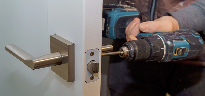 Broken Door Handle Lock Repair in Castaic, California